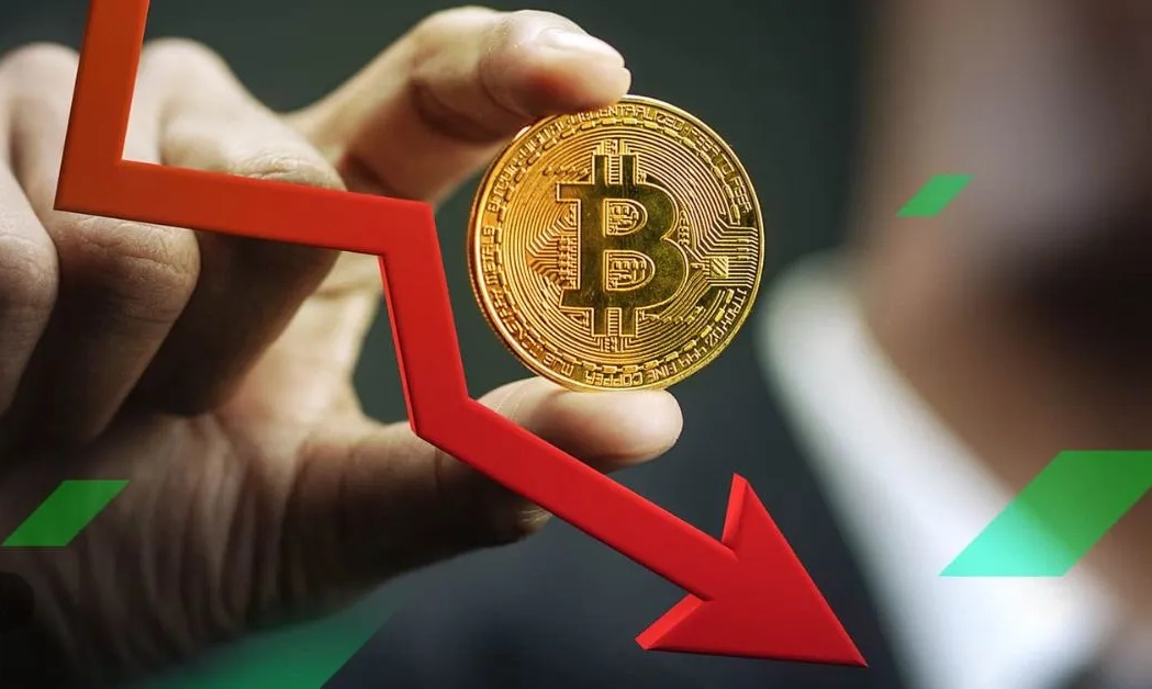 بازگشت بیت کوین به زیر ۷۰ هزار دلار با افزایش قیمت نفت