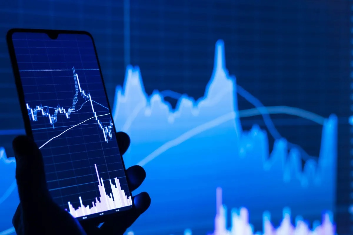 سیگنال مثبت مکدی برای بیت کوین؛ آیا صعود به بالای ۷۰ هزار دلار در راه است؟