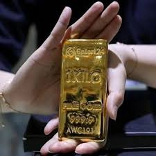 قیمت جهانی طلا با وجود بهبود احساسات مصرف‌کنندگان افت کرد