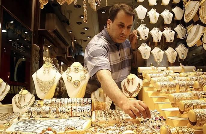 طلای ۱۸ عیار در یک قدمی ۲۵ میلیون تومان؛ جهش دلار موتور رشد قیمت شد